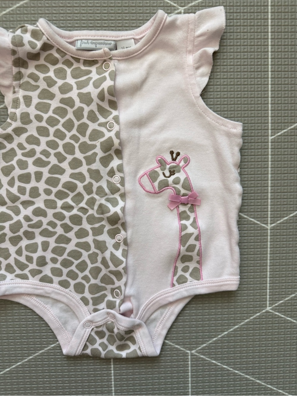 First impressions|Vintage baby girl light Pink Giraffe One-Piece Bodysuit•••12M